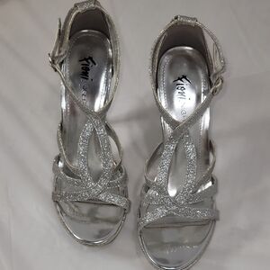 FIONI Clothing Silver Heels Modern Elegance